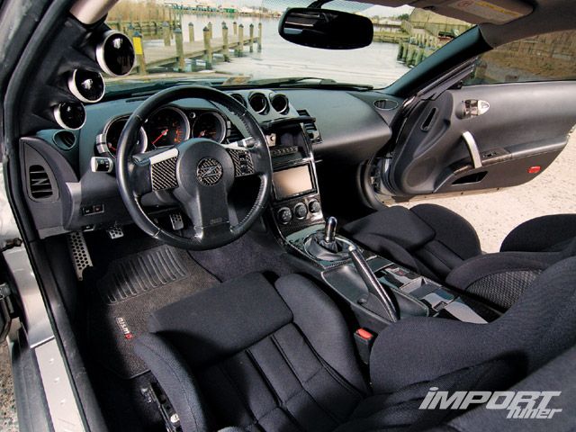 impp_0908_03_z+2005_nissan_350z+interior_view.jpg